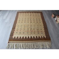 Vintage Beige Kelim Teppich, Moderner Design Boho/4'7"x6'7" Feet N-490 von KilimToGo