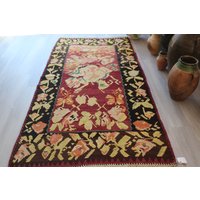 Vintage Karabach Kelim, Ethno Blumen Boho Style Roter Kelim Teppich , Handgewebt/N-322 4'x7'5" Füße von KilimToGo