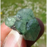 Tsavorit Matrix 7.15 Gramm Kristall, Mirerani Hills Tansania von KilimanjaroGemstones