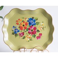 Tole Tablett | Nashco Handbemalte Tabletts Lindgrün Gemalte Wandkunst Wall Decor Cottage Wand Dekor Küche Grüne Landhausküche von KimBakerCollections