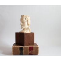 Vintage Büste | Resin Holzbüste Dark Academia Wohnzimmer Dekor Antiquitäten Bibliothek Mantelmantel Formelles von KimBakerCollections
