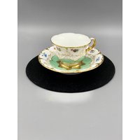 Antike Meissen B-Form Porzellan-Tasse Untertasse Set Grüne Blumen Mit Schwerem Golddekor Antike Meissen B-Form Porzellan-Tasse Untertasse Set Grüne Blumen Mit Schwerem Golddekor von KimmsAttic