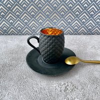 Schwarz-Goldene Kaffeetasse Und Untertasse von KinaCeramics