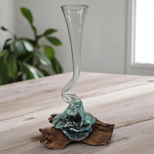 Handgefertigte Vase aus geschmolzenem Glas auf Holz – Recyclingglas auf Wurzelholz, nachhaltige Deko aus Bali, ca. 30-40 cm hoch von Kinaree