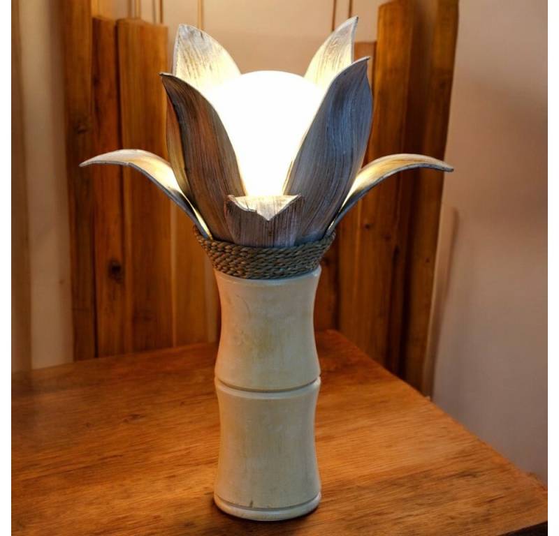 Kinaree Nachttischlampe Bambus Tischlampe LIHUE, ohne Leuchtmittel, handgefertigt in Thailand Kinaree Nachttischlampe Bambus Tischlampe LIHUE, ohne Leuchtmittel, handgefertigt in Thailand von Kinaree