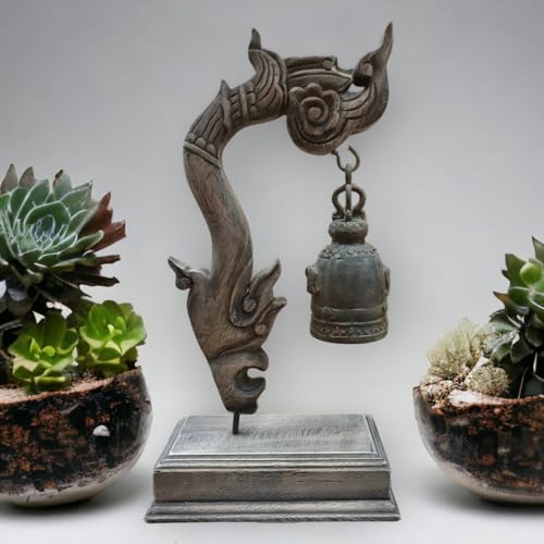 Thai Tempel Glocke mit Schnitzerei - Bronze Glocke - Massivholz - thailändische Dekoration - 40cm Stativ im thailändischen Stil von Kinaree