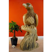100 cm Suar Massivholz Adler Statue | Riesiger, Schwerer Raubvogel Auf Einem Baumstamm Aus Suarholz Geschnitzte von KinareeDE