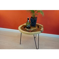 Massivholz Beistelltisch Aus Einer Suar Holz Baumscheibe | 50 X 40 cm Couchtisch Wohnzimmer Tisch Mit Natur Baumkante Und Metall Beinen von KinareeDE