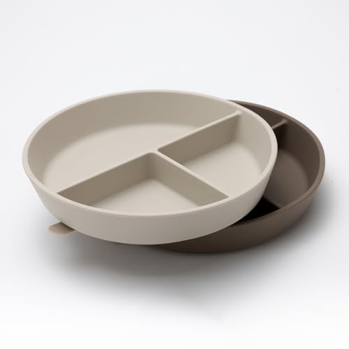 Kindsgard Silikon Teller „silerken“ – 2er Set mit Saugnapf & Unterteilung – rutschfest, BPA-frei, mikrowellen- & spülmaschinengeeignet – Baby Teller ab 6 Monaten (Braun & Beige) von Kindsgard