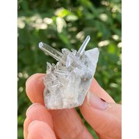 Kleines Nadelquarzcluster Mit Sehr Klaren Alpinen Einzelkristallen von KintsugiCrystals