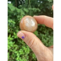 Mondstein Trommelstein | Madagaskar von KintsugiCrystals