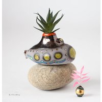 Vase Für Eine Trockene Blume, Keramik Handgemachte Vase, U-Boot Geschenke, Kleine Blumenvase, Tischdekoration, Einzigartiges Geschenk, Made To Order von KirillovShop