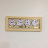 Zeitzonen Uhr. 4 Anpassbare Bereiche. Optionale Bereichsnamen. Persönliche Beschriftung Auf Anfrage. Es Besteht Aus Holzrahmen Zeitzonen Uhr. 4 Anpassbare Bereiche. Optionale Bereichsnamen. Persönliche Beschriftung Auf Anfrage. Es Besteht Aus Holzrahmen von KirpiArt
