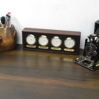 Zeitzonen Uhr. 4 Anpassbare Bereiche. Optionale Bereichsnamen. Persönliche Beschriftung Auf Anfrage. Mehrzonenarbeit. Holzrahmen Und Uhren Zeitzonen Uhr. 4 Anpassbare Bereiche. Optionale Bereichsnamen. Persönliche Beschriftung Auf Anfrage. Mehrzonenarbeit. Holzrahmen Und Uhren von KirpiArt