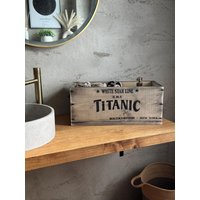 Rustikale Aufbewahrungsbox Mit Gußeisengriffen, Balkonkasten, Geschenkidee Rustikale Aufbewahrungsbox Mit Gußeisengriffen, Balkonkasten, Geschenkidee von KistenJack