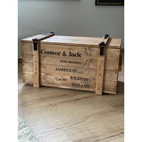 Truhe Holzkiste Frachtkiste Sitzbank Couchtisch "Kilkenny" von KistenJack