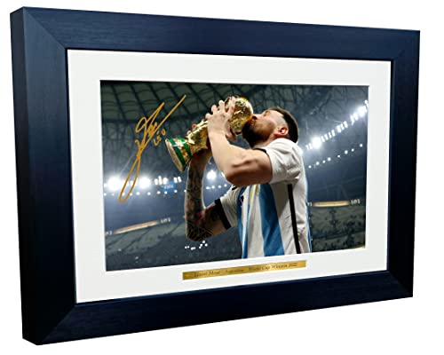 Lionel Messi Weltmeisterschaft Gewinner 2022 Argentinien Barcelona Leo Autogramm, 30,5 x 20,3 cm, A4 Fotorahmen Fußball Poster Geschenk von Kitbags & Lockers