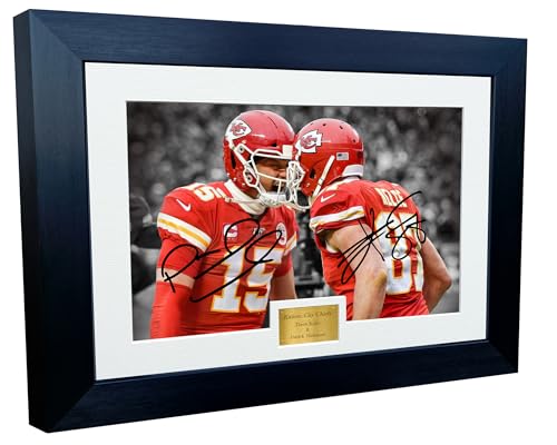 Travis Kelce & Patrick Mahomes Kansas City Super Bowl LVII 57 Winners Autogramm signiert 30,5 x 20,3 cm A4 Foto Bilderrahmen American Football Poster Geschenk BW von Kitbags & Lockers