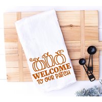 Willkommen Zu Unserem Patch Küchentuch - Herbst Küchendekor Rustikales Mehlsacktuch von KitchenConversation