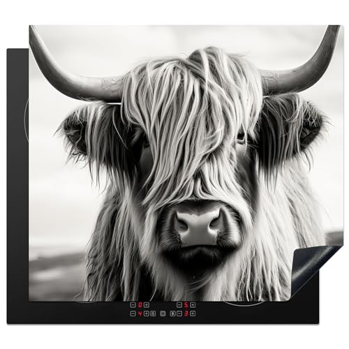 KitchenYeah© Herdabdeckplatte 59x51 cm Einteilig Ceranfeld Abdeckplatte für Induktionsschutz Ceranfeldabdeckung Vinyl Herdabdeckplatten Schottisches Hochlandrind - Schwarz und weiß - Kuh - Tiere von KitchenYeah