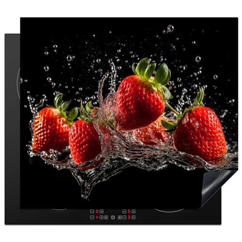KitchenYeah© Herdabdeckplatte Einteilig Induktionsmatte Küche Abdeckung Induktionsschutzmatte Deko Vinyl Matte Aufrollbar Erdbeeren - Obst - Rot - Wasser - Schwarz - 60x52 cm von KitchenYeah