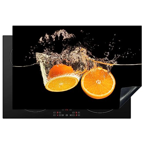 KitchenYeah© Herdabdeckplatte Induktion Schutzmatte Küche Herdabdeckung Cerankochfeld abdeckung Vinyl Matte Aufrollbar Orange - Stilleben - Wasser - Schwarz - Obst - 80x52 cm von KitchenYeah