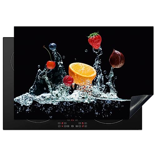 KitchenYeah© Herdabdeckplatte Einteilig Küche Ceranfeld Abdeckplatte Cerankochfeld Abdeckung Induktionskochfeld Schutzmatte Wasser - Obst - Orange - Erdbeeren - Kirsche - Schwarz - 77x51 cm von KitchenYeah