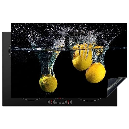 KitchenYeah© Herdabdeckplatte Einteilig Küche Herdabdeckung Induktionsfeld Ceranfeld Herdabdeckplatten Vinyl Matte Aufrollbar Zitrone - Obst - Stilleben - Wasser - Gelb - 81.2x52 cm von KitchenYeah