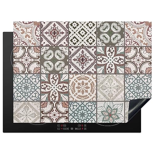 KitchenYeah© Herdabdeckplatte Einteilig Ceranfeld Abdeckplatte für Induktionsschutz Ceranfeldabdeckung Vinyl Herdabdeckplatten Mosaik - Braun - Muster - Fliese - 71x52 cm von KitchenYeah