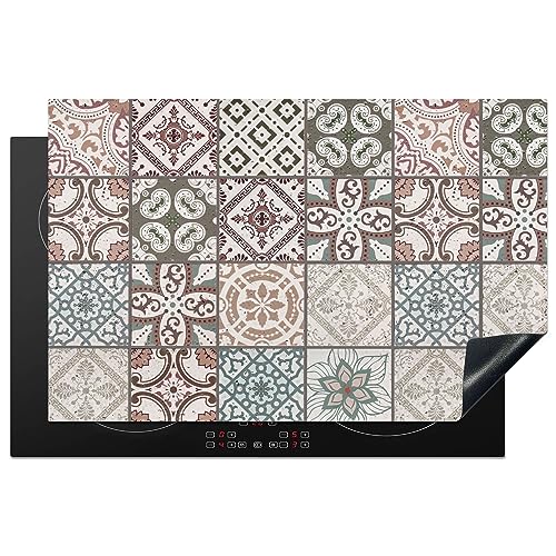 KitchenYeah© Herdabdeckplatte Einteilig Ceranfeld Abdeckplatte für Induktionsschutz Ceranfeldabdeckung Vinyl Herdabdeckplatten Mosaik - Braun - Muster - Fliese - 81.6x52.7 cm von KitchenYeah