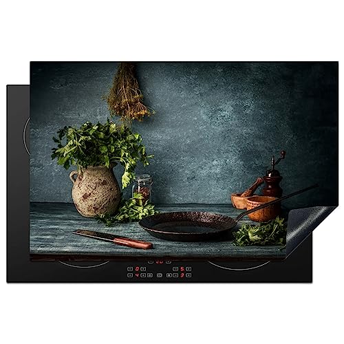 KitchenYeah© Herdabdeckplatte Einteilig Küche Kochfeld Abdeckung Ceranfeld Herdplattenabdeckung Aufrollbare Matte Kräuter - Gewürze - Pfanne - Messer - Grau - Rustikal - 80.2x52.2 cm von KitchenYeah