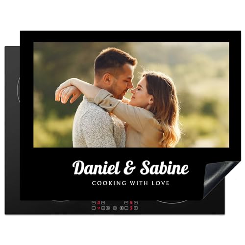 KitchenYeah© Herdabdeckplatte Personalisiert Einteilig Küche Herdabdeckung Ceranfeld Herdabdeckplatten Anti Rutsch Matte Aufrollbar Cooking with Love - dein Foto - Name - Bild - 52L x 85B cm von KitchenYeah