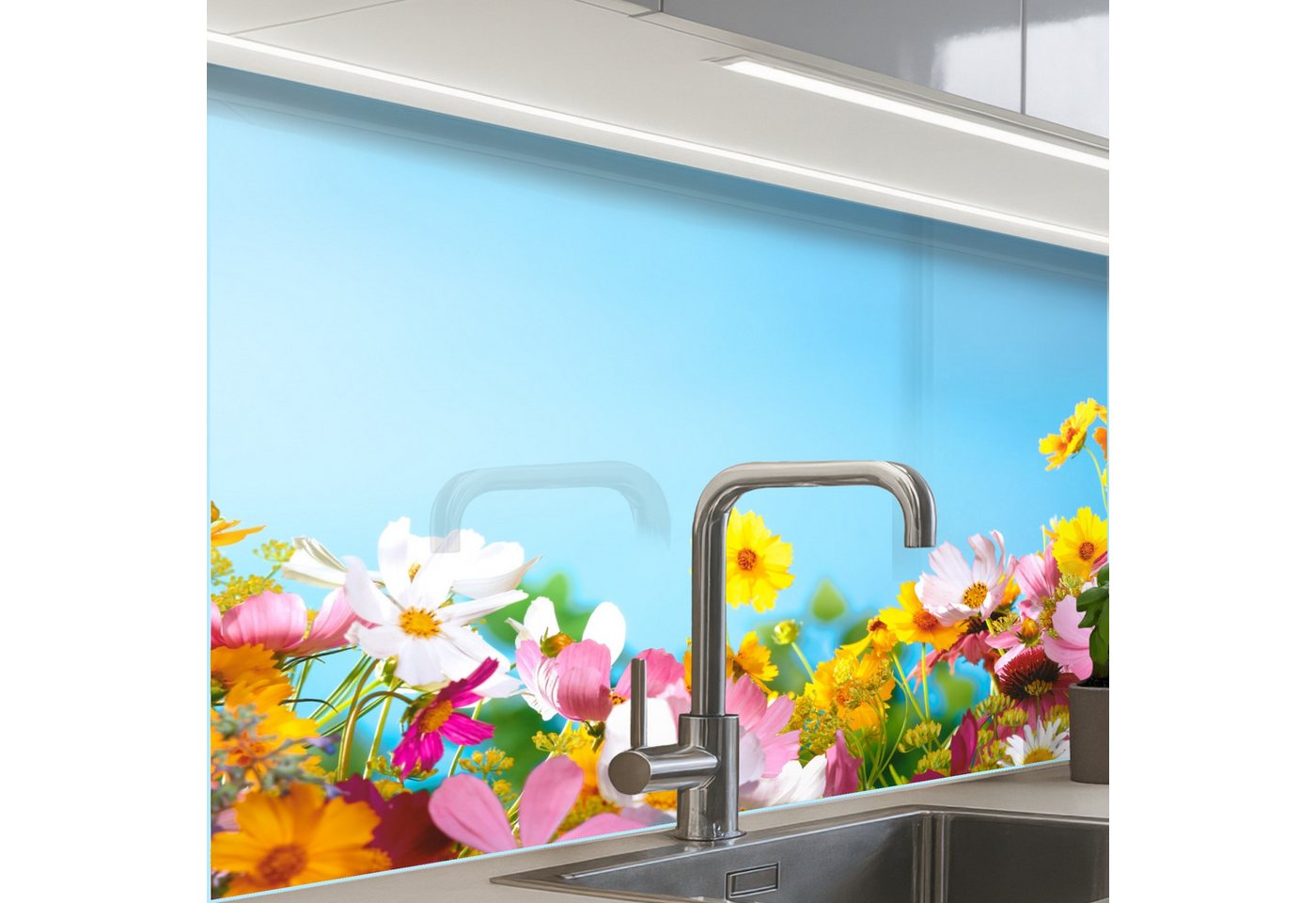 KitchenYeah Küchenrückwand selbstklebend Blumen - Bunt - Blau - Natur, (1-tlg), Spritzschutz, Küche, Rückwand, Küchenwand, Küchenfront, 80x60 cm von KitchenYeah