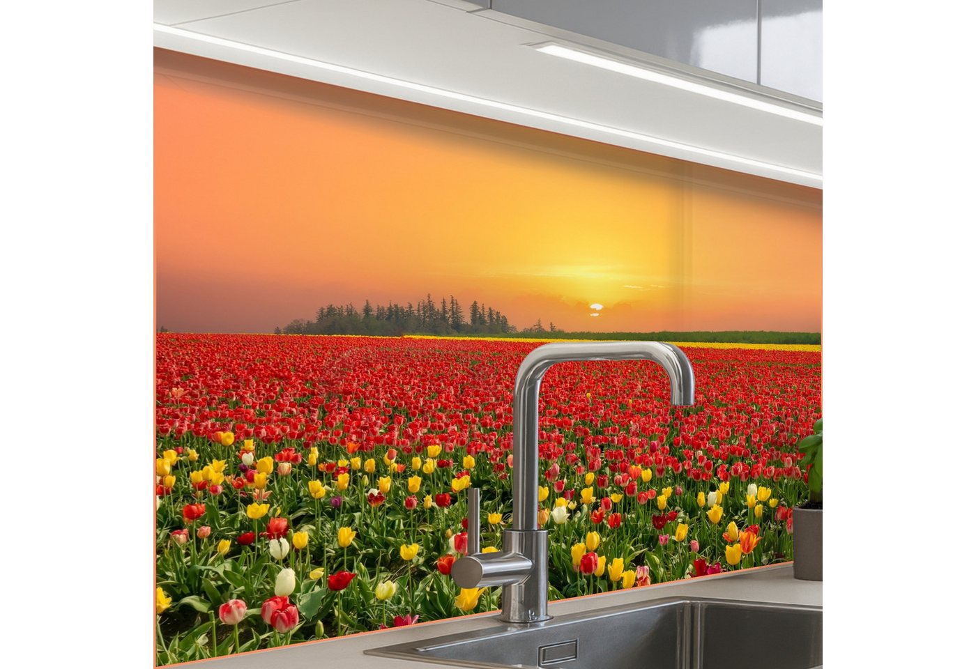 KitchenYeah Küchenrückwand selbstklebend Blumen - Landschaft - Tulpen - Sonnenuntergang, (1-tlg), Spritzschutz, Küche, Rückwand, Küchenwand, Küchenfront, 80x60 cm von KitchenYeah