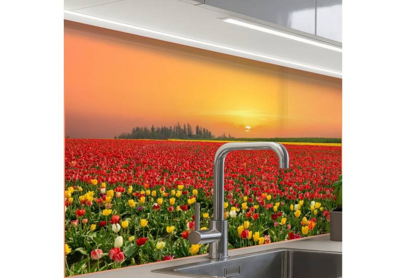 KitchenYeah Küchenrückwand selbstklebend Blumen - Landschaft - Tulpen - Sonnenuntergang, (1-tlg), Spritzschutz, Küche, Rückwand, Küchenwand, Küchenfront, 80x60 cm von KitchenYeah