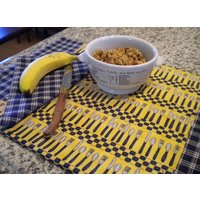 Bistro Schmirrzeug Druck Gelb Und Blau Tischset Mit Serviette von KitschnLinens