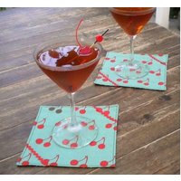 Kirsche Reversible Tuch Cocktail Oder Dessert Servietten Mit Zackenlitze Trim, 4Er-Set Kirsche Reversible Tuch Cocktail Oder Dessert Servietten Mit Zackenlitze Trim, 4Er-Set von KitschnLinens