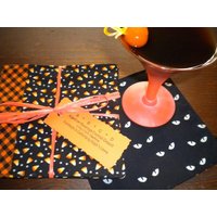 Trimmen, Reversibel, Wiederverwendbar, Satz Von Vier Halloween Cocktail Oder Dessert Servietten, Süßigkeiten, Glühen in Den Dunklen Gruselige Trimmen, Reversibel, Wiederverwendbar, Satz Von Vier Halloween Cocktail Oder Dessert Servietten, Süßigkeiten, Glühen in Den Dunklen Gruselige von KitschnLinens