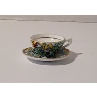 Winzige Miniatur Floral Chintz Muster Teetasse von KitschyCollection