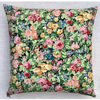 Sanderson ""Nina"" Vintage Floral Stoffkissen." von KittyGreenway