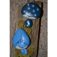 1960 Blau Bemalt Pilze Treibholz Handgemachte 3D Süße Zweig Wandbehang Retro Kitsch 9, 5 "x 4, 5 3, 5" Krötenhocker Tothocker Magical von KittycatVintage16
