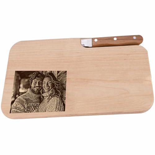 KIWISTAR UG - Personalisiertes Scheidebrett graviert aus Holz mit Messer - Erle - 26 x 15,5 x 1,2 cm - mit Foto individuell personalisiert - Küche zum kochen und Essen zubereiten von Kiwistar