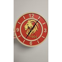 3D-Gedruckte Löwen-Wanduhr Galatasaray| Moderne Deko-Uhr Im Rot-Gelb Design | Geschenkidee Für Fußballfans, Wohnzimmer & Büro von Klab3d