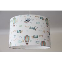 Lampenschirm Kinderzimmer, Flugzeuge, Hubschrauber Und Heißluftballons von KlabauterLampen