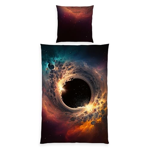 Herding Young Collection Bettwäsche, Schwarzes Loch, Kopfkissenbezug 80 x 80 cm mit Reißverschluss und Wende-Motiv, Bettbezug 135 x 200 cm, Mit Reißverschluss, Microfaser Herding Young Collection Bettwäsche, Schwarzes Loch, Kopfkissenbezug 80 x 80 cm mit Reißverschluss und Wende-Motiv, Bettbezug 135 x 200 cm, Mit Reißverschluss, Microfaser von Herding