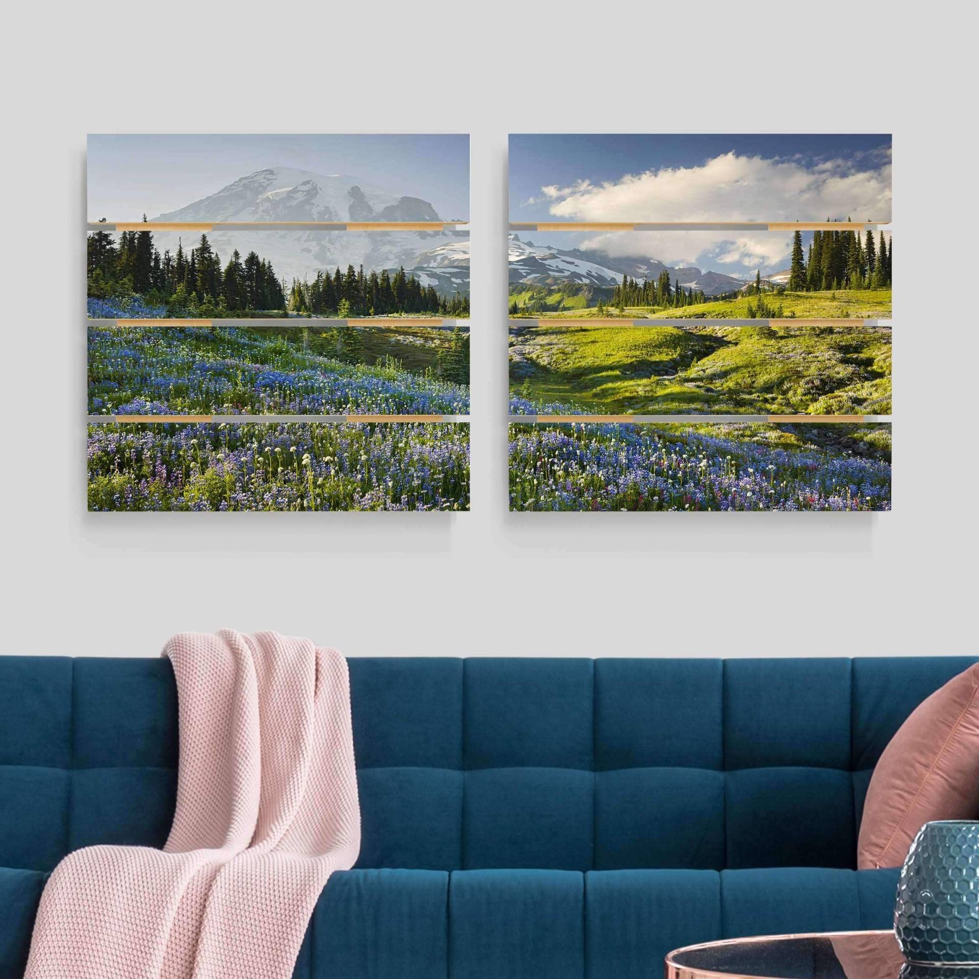 Holzbild 2-teilig Bergwiese mit blauen Blumen vor Mt. Rainier von Klebefieber