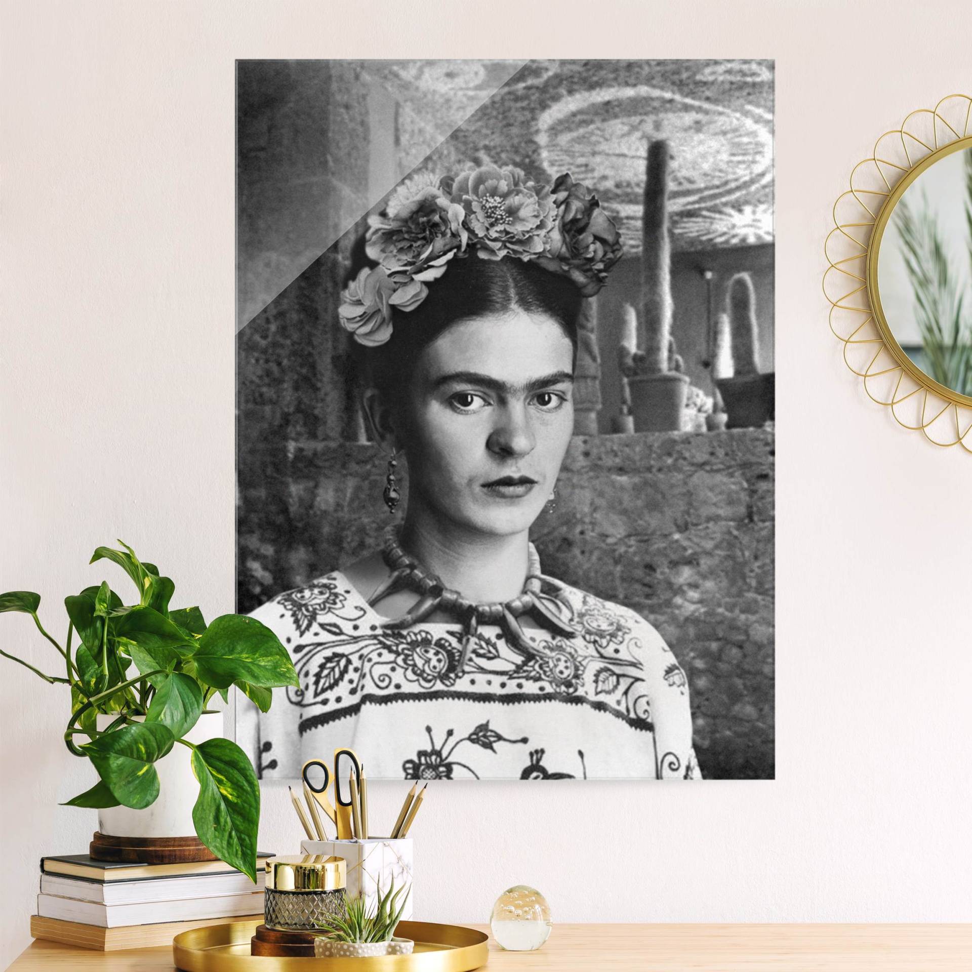 Glasbild Frida Kahlo Foto Portrait vor Kakteen von Klebefieber