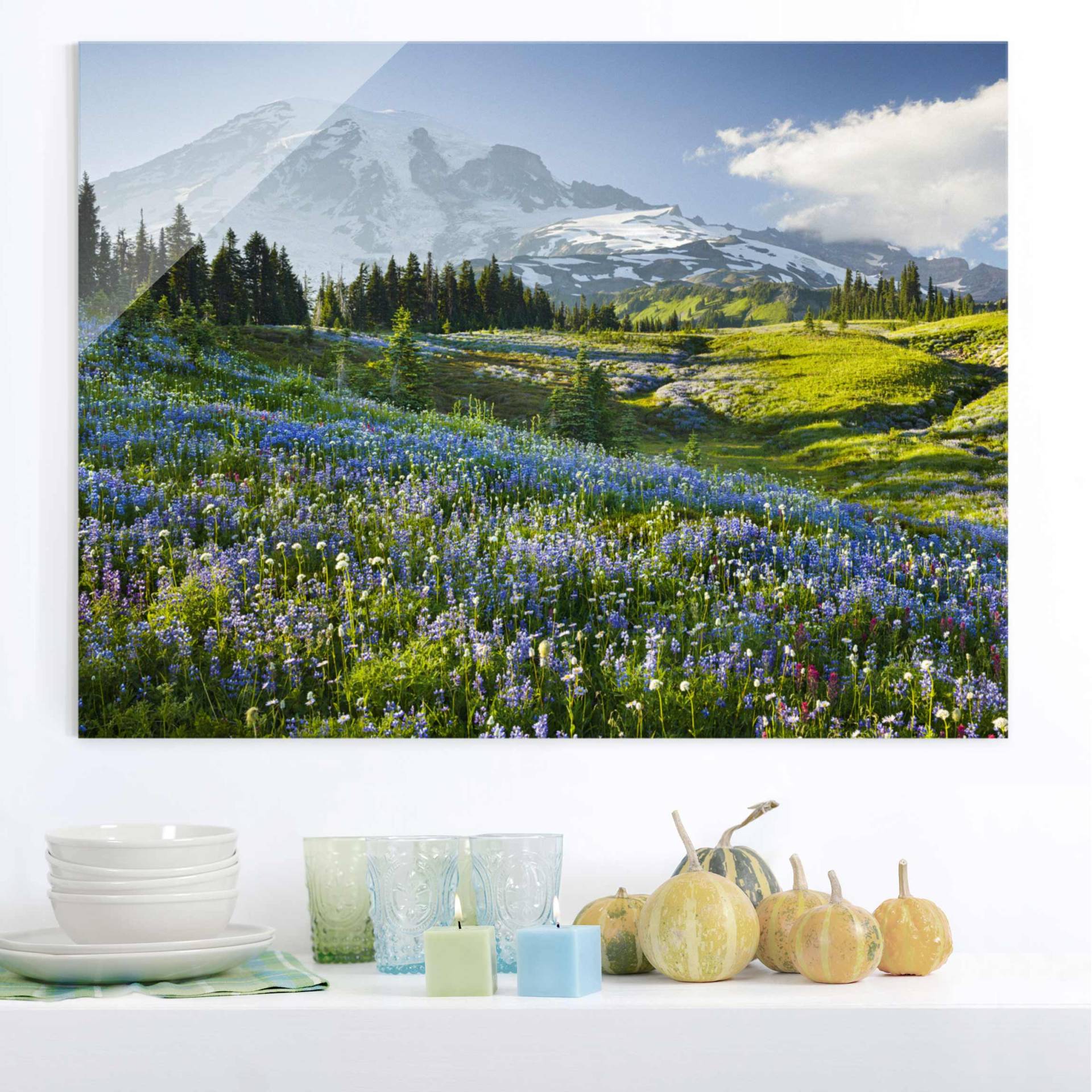 Glasbild Natur & Landschaft Bergwiese mit blauen Blumen vor Mt. Rainier von Klebefieber