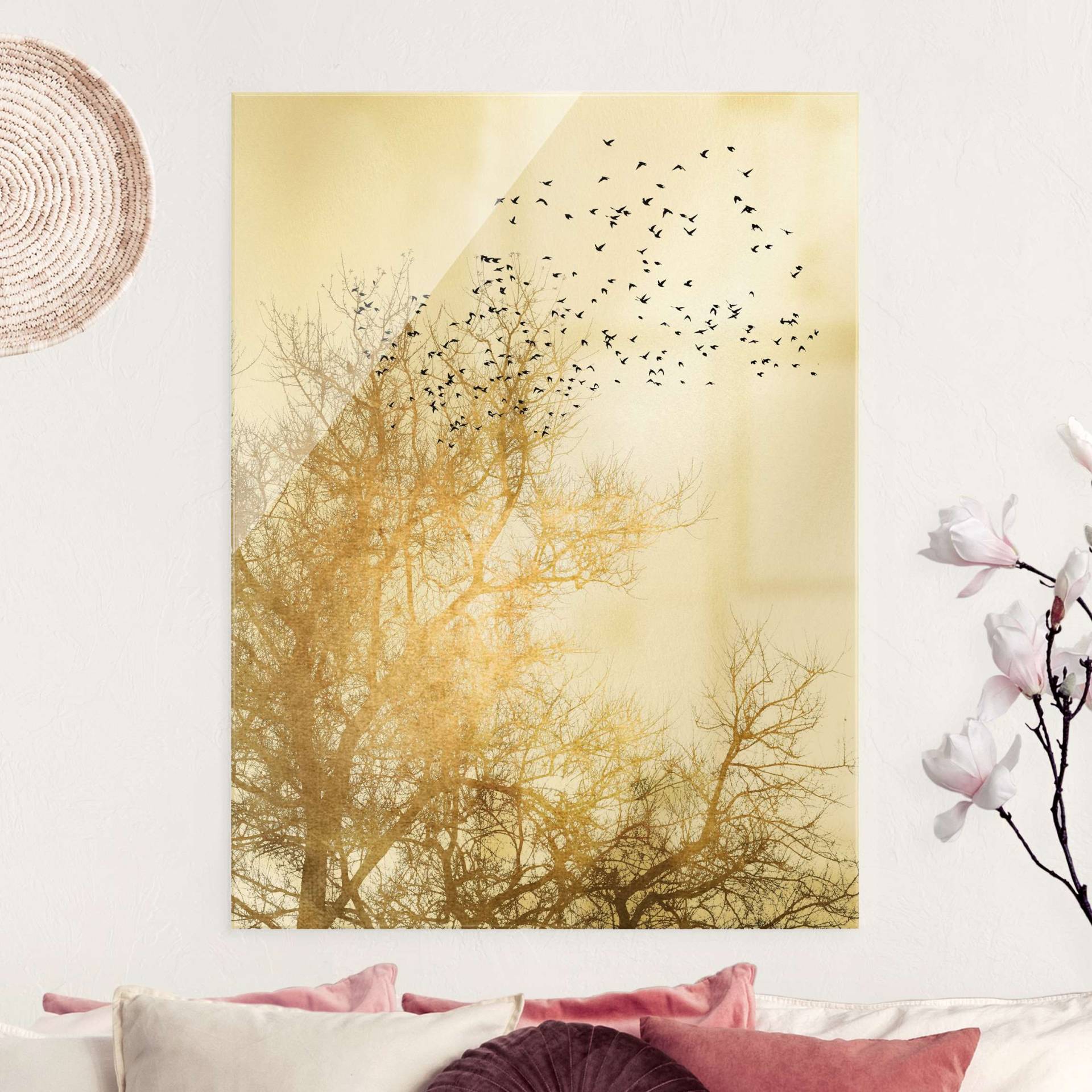 Glasbild Vogelschwarm vor goldenem Baum von Klebefieber