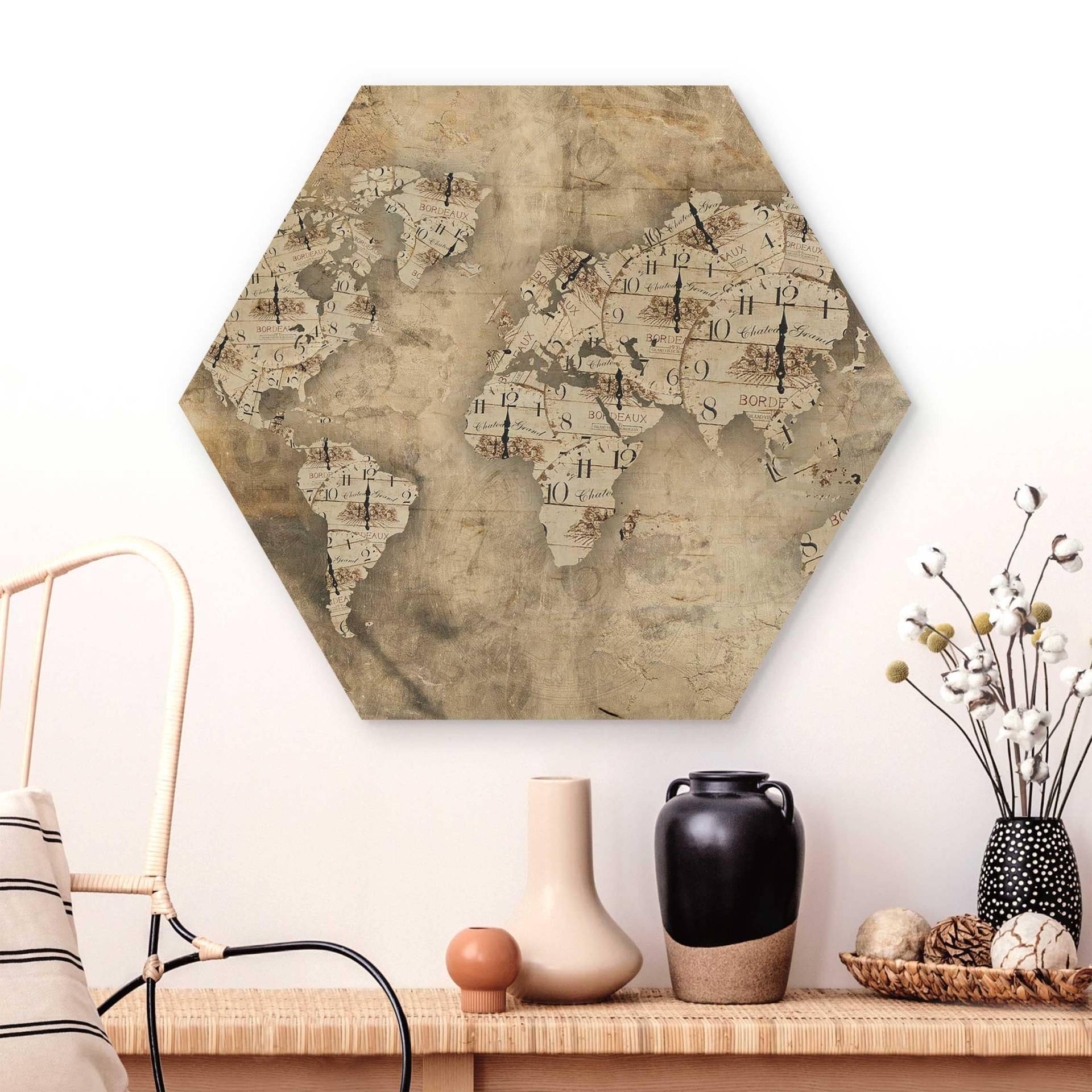 Hexagon-Holzbild Shabby Uhren Weltkarte von Klebefieber